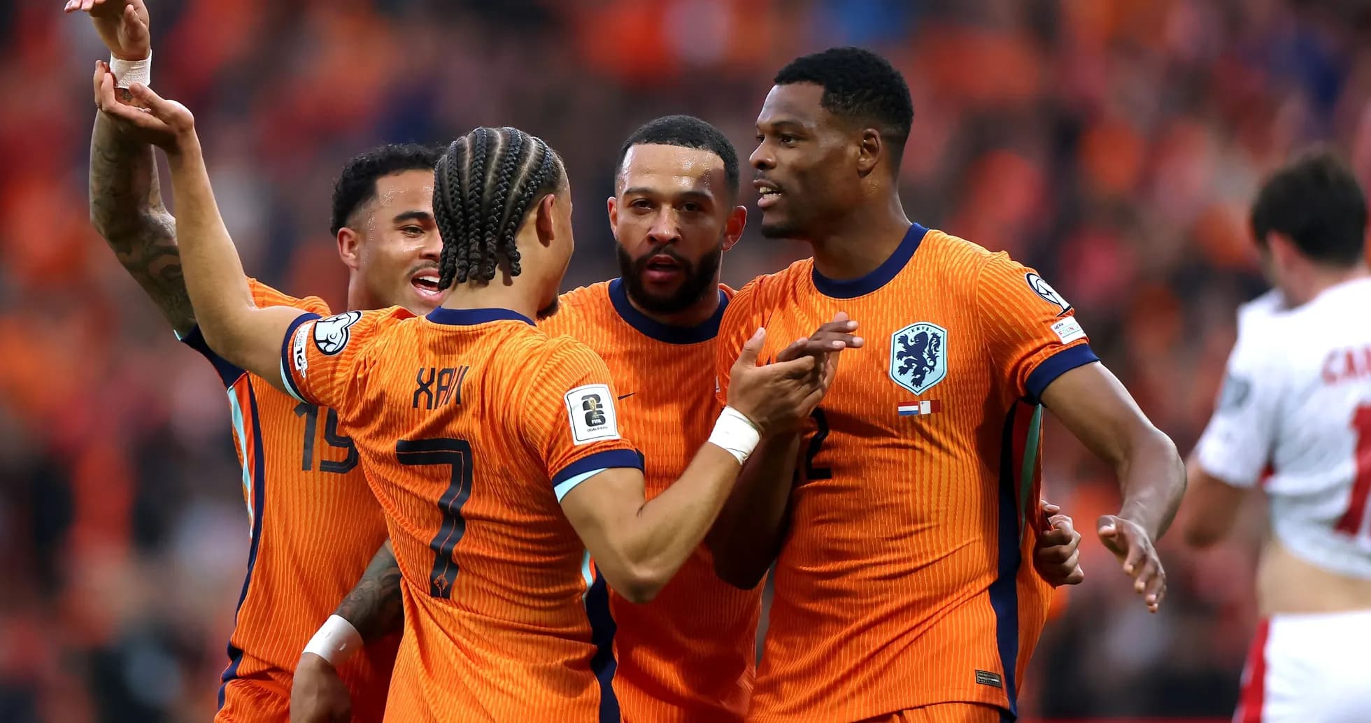 Joueurs néerlandais célébrant un but