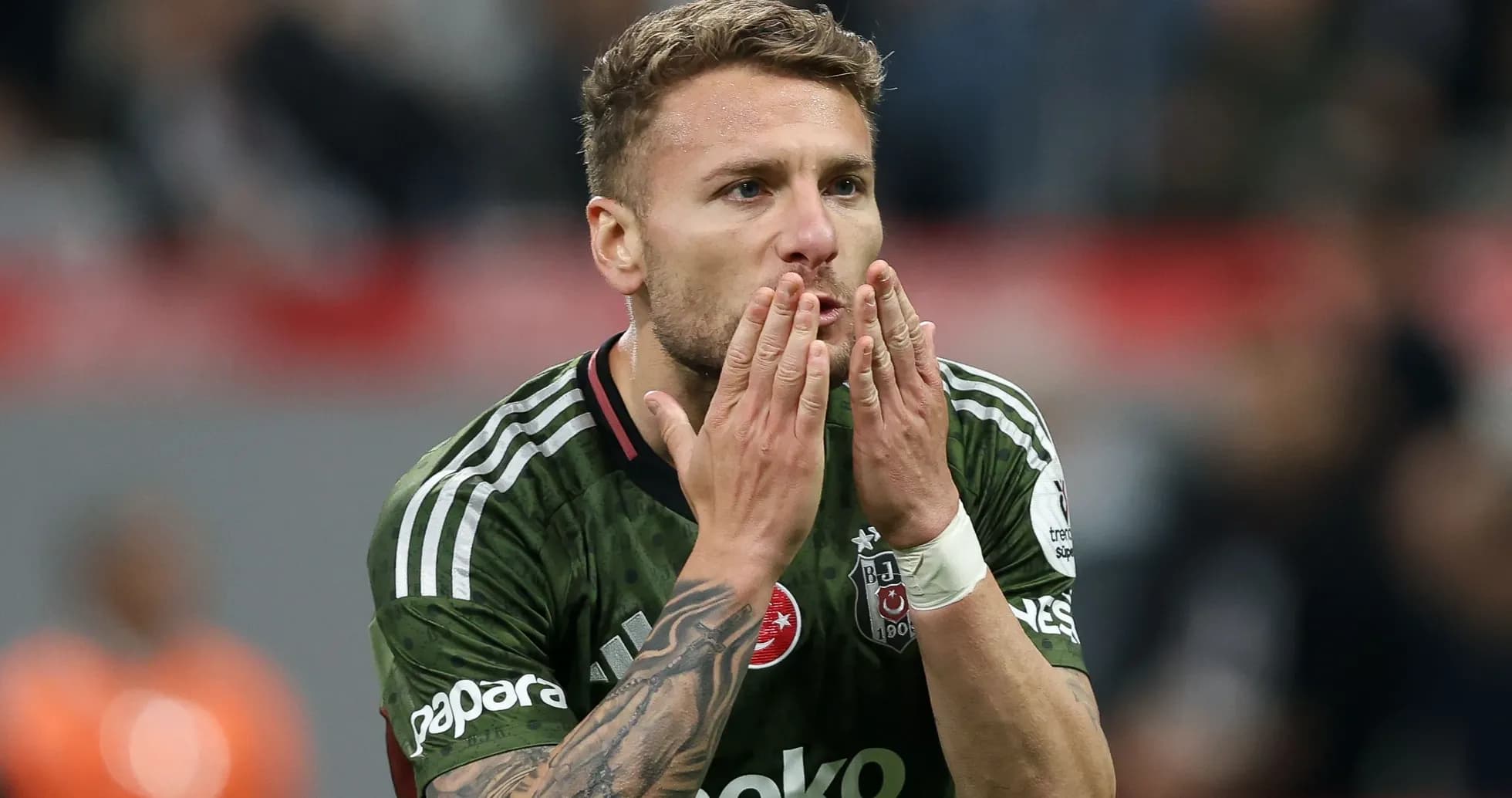 Joueur de football faisant un geste de célébration