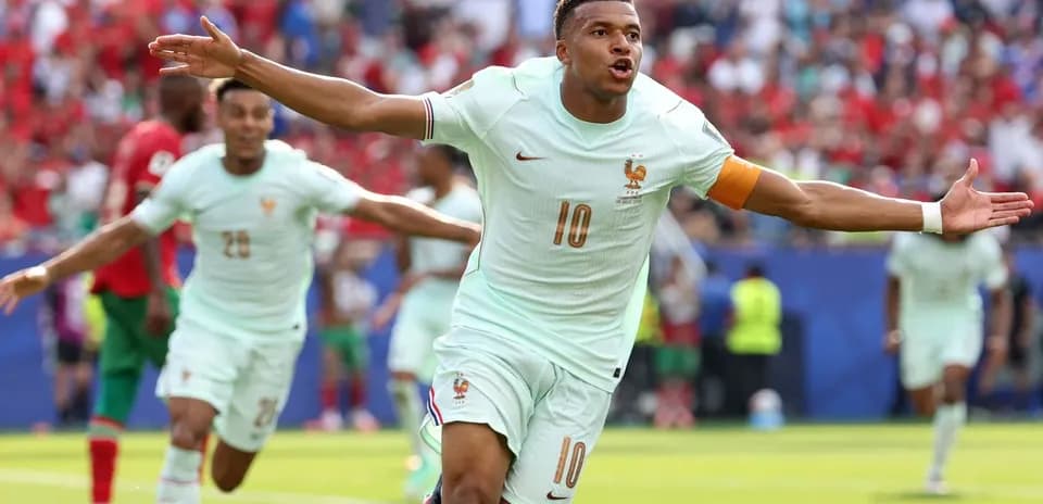 Kylian Mbappé célèbre un but contre le Maroc