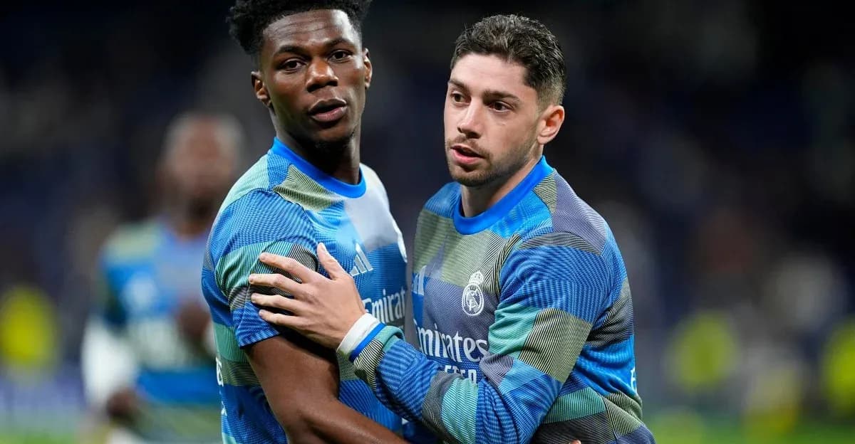 Deux joueurs de Real Madrid en tenue d'échauffement