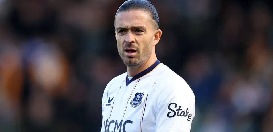 Joueur portant le maillot d'Everton sur le terrain