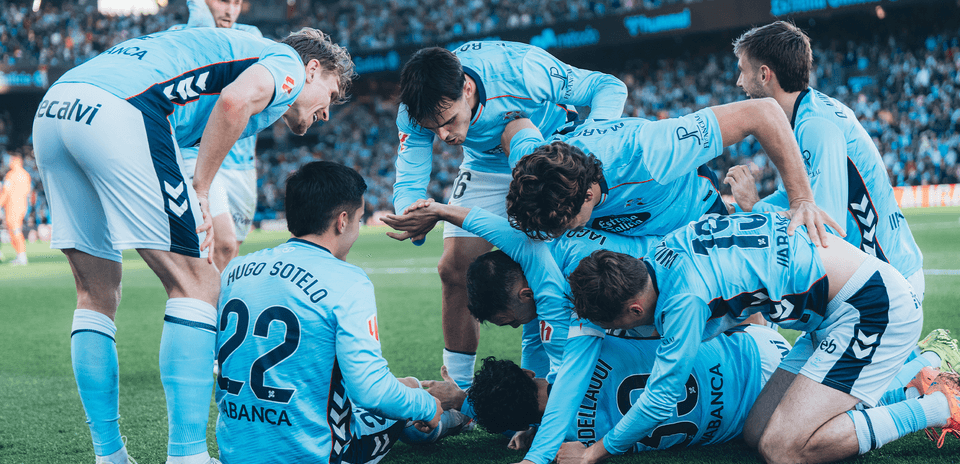 Joueurs de Celta Vigo célèbrent un but