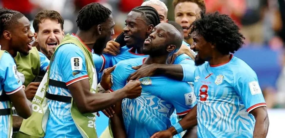 Joueurs célébrant un but lors d'un match