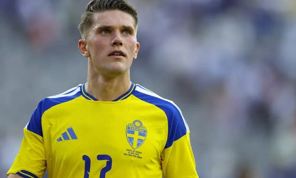 Joueur suédois en maillot jaune sur le terrain