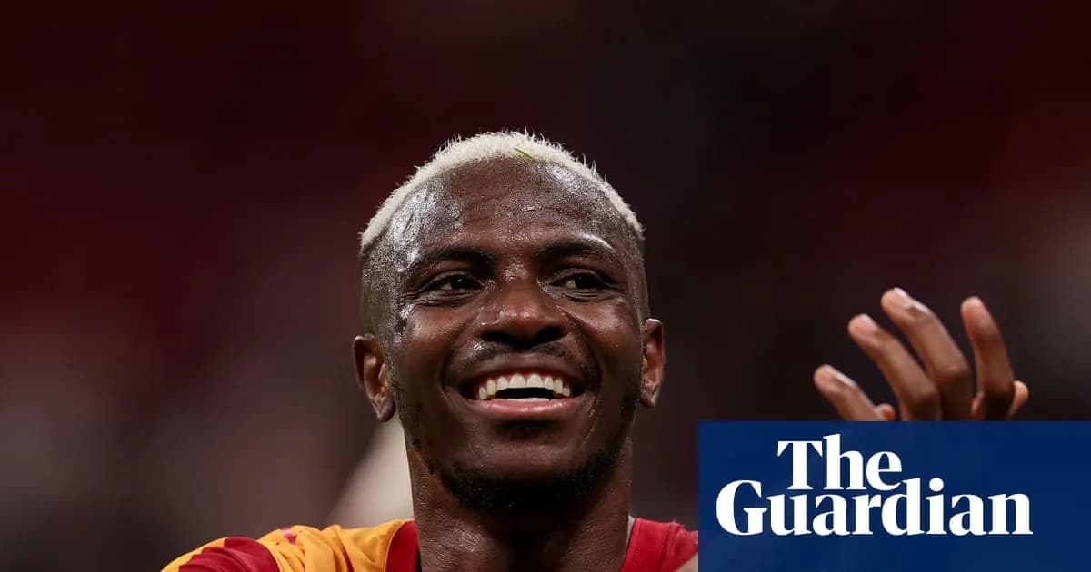 Joueur souriant après un match de football