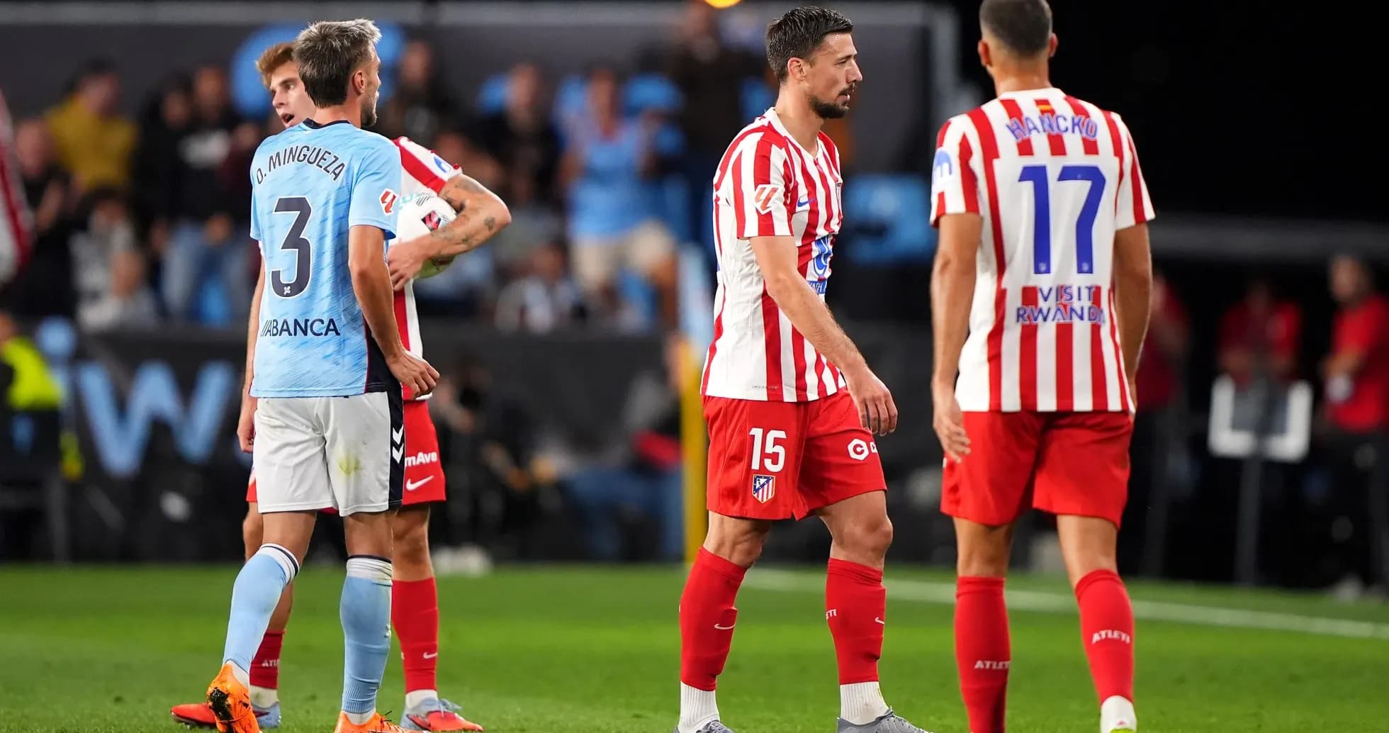 Joueurs d'Atletico Madrid et Celta Vigo sur le terrain