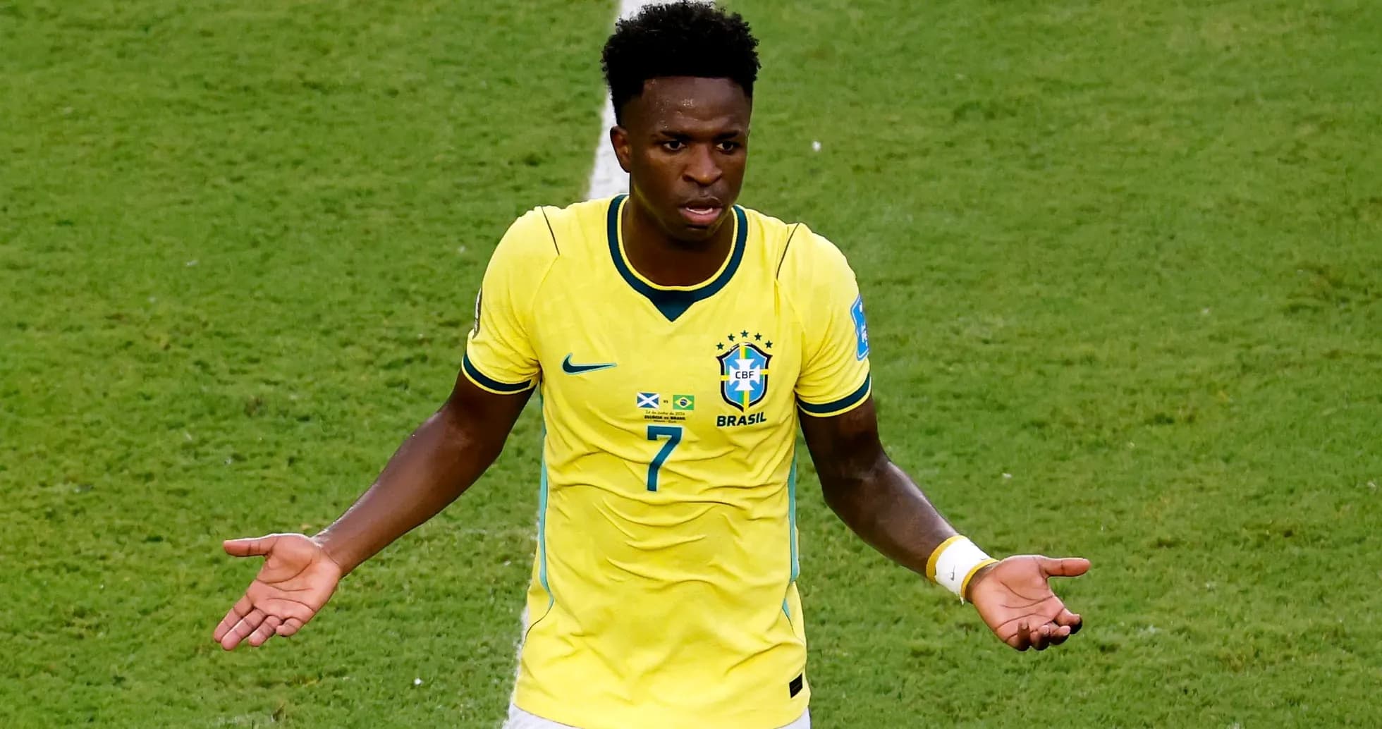 Joueur brésilien en maillot jaune sur le terrain