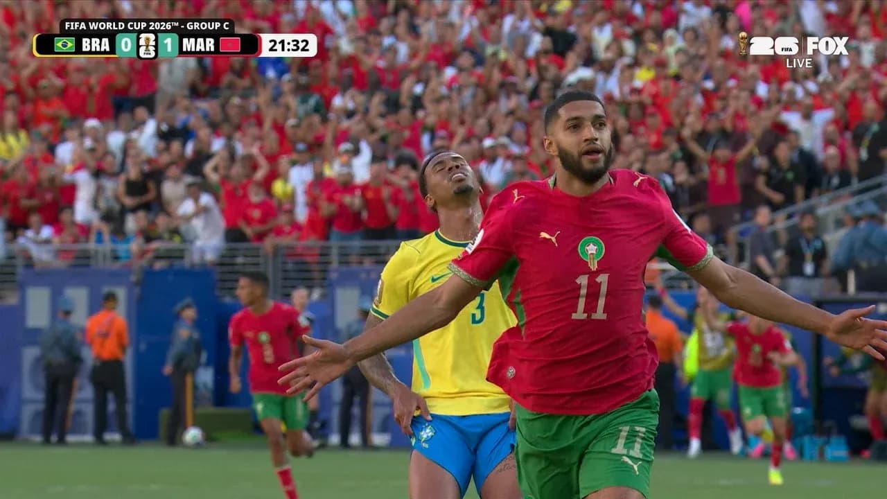 Joueur marocain célèbre un but contre le Brésil