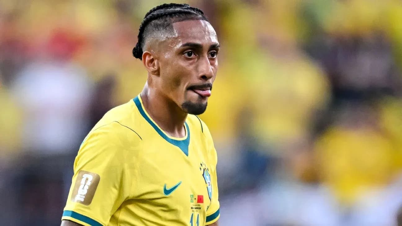 Joueur brésilien en maillot jaune sur le terrain