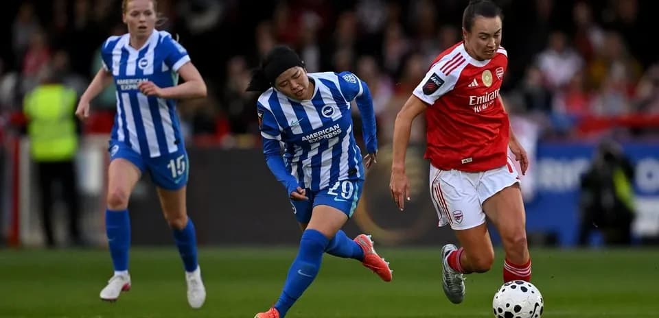 Joueuses d'Arsenal et Brighton en action sur le terrain