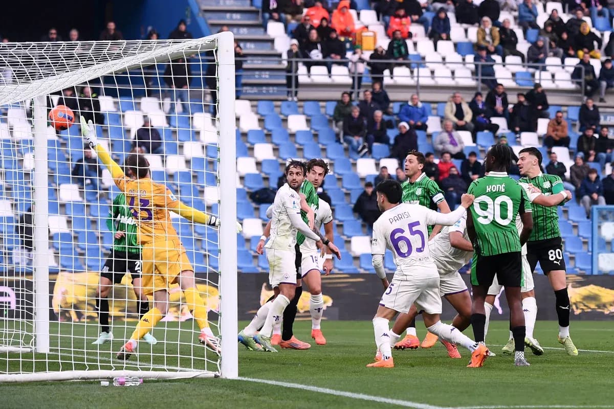 Action dans la surface de réparation lors du match