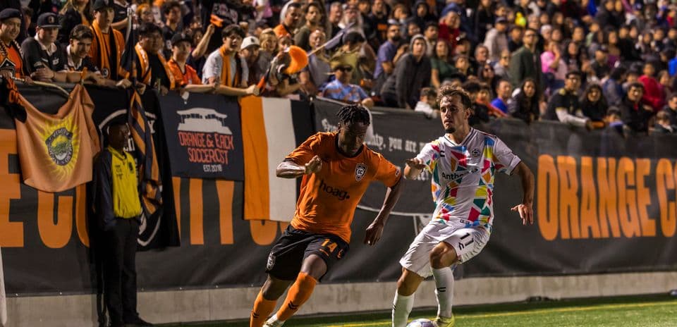 Joueurs en action lors du match de football