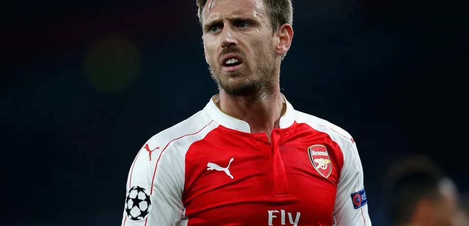 Joueur d'Arsenal en action sur le terrain