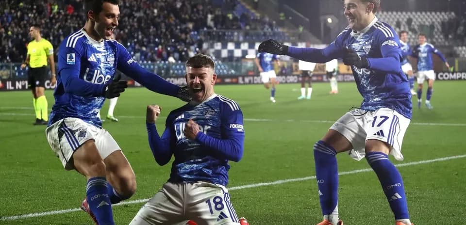 Joueurs de Como célébrant un but