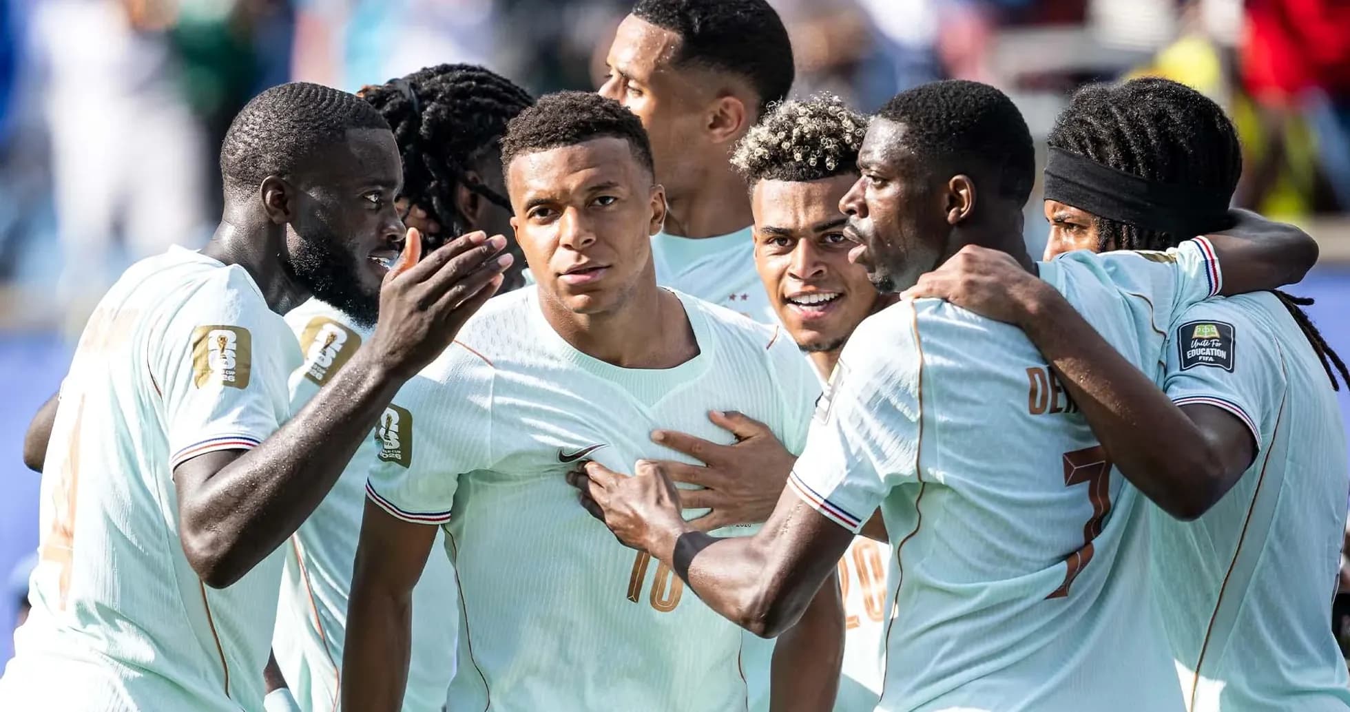 Joueurs français célébrant un but au Mondial