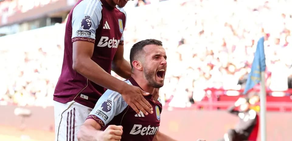 Joueurs d'Aston Villa célébrant un but