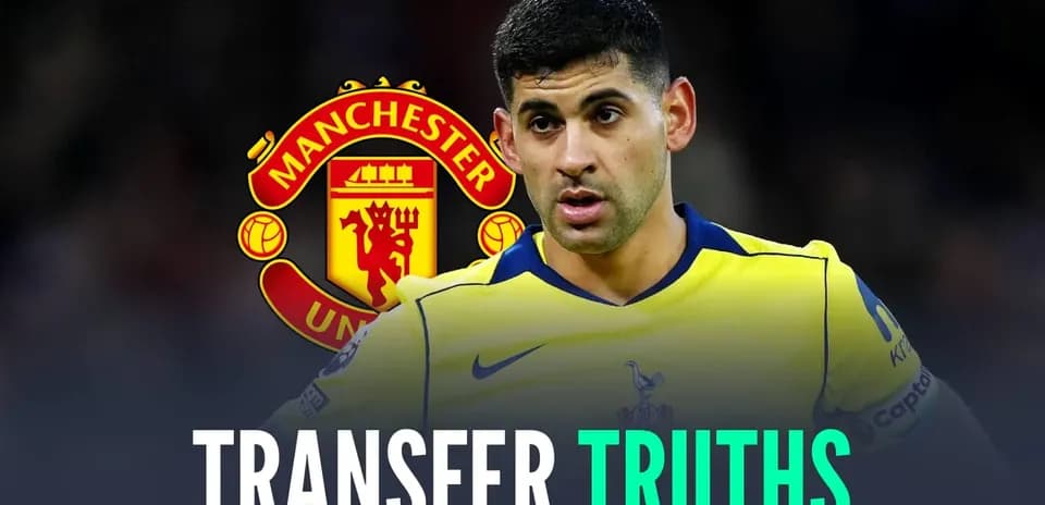 Joueur de football avec logo de Manchester United en arrière-plan