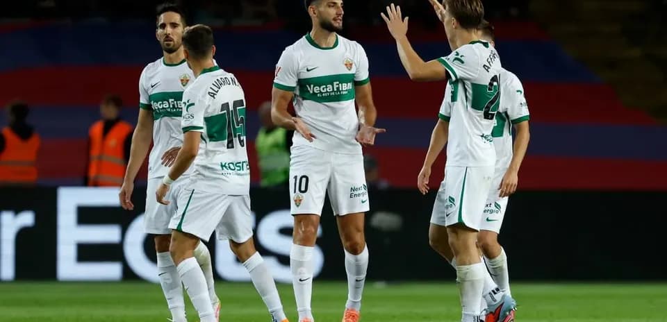 Joueurs d'Elche célébrant un but