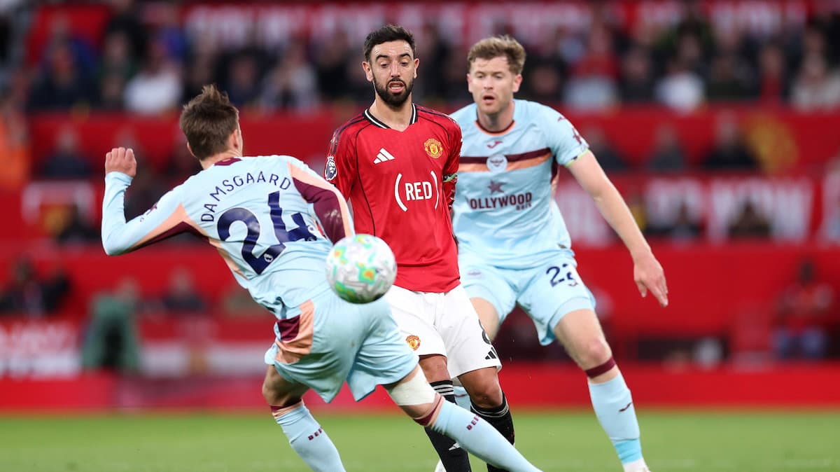 Bruno Fernandes controlling the ball during match action