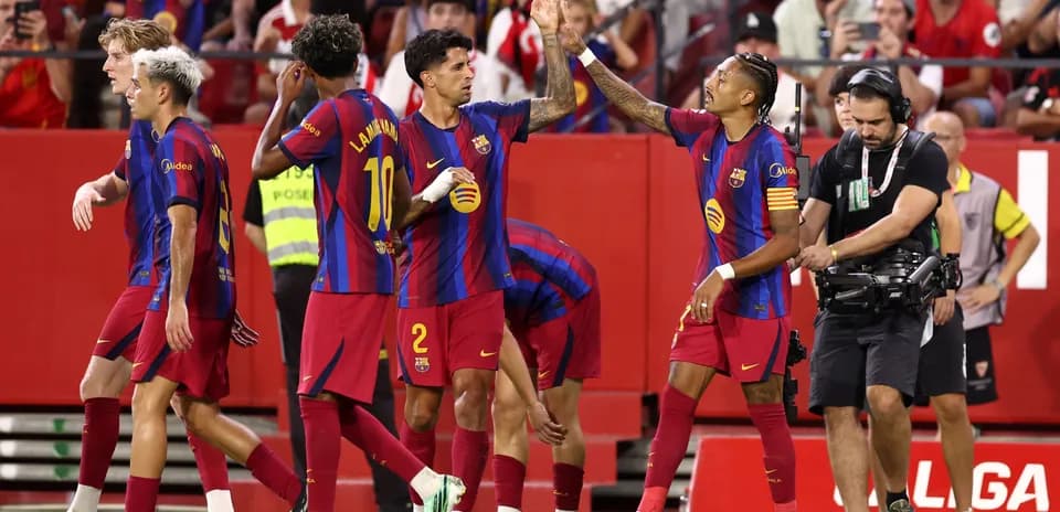 Joueurs du FC Barcelone célébrant un but au stade