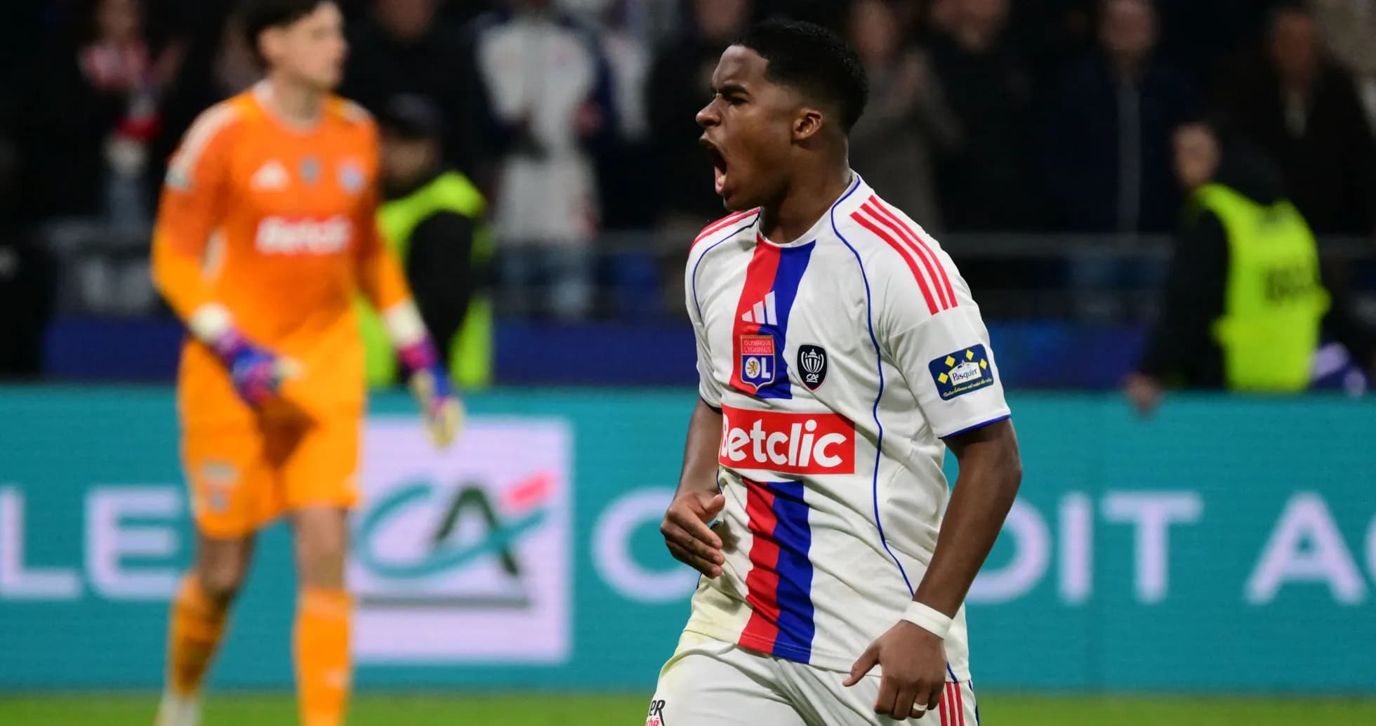 Joueur célébrant un but lors du match