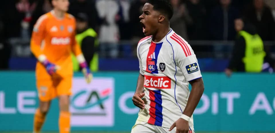 Joueur célébrant un but lors du match