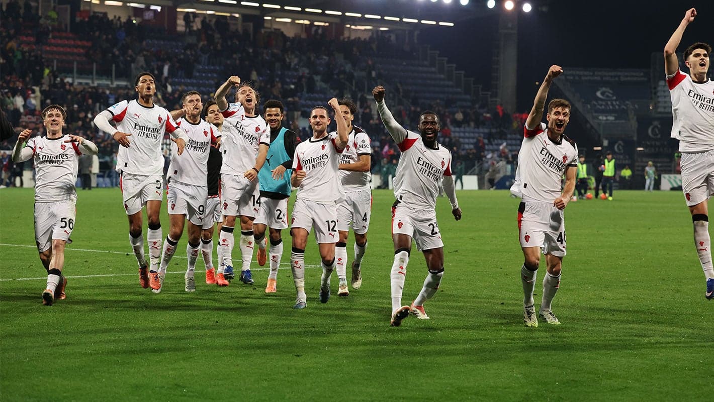 Joueurs de l'AC Milan célébrant une victoire