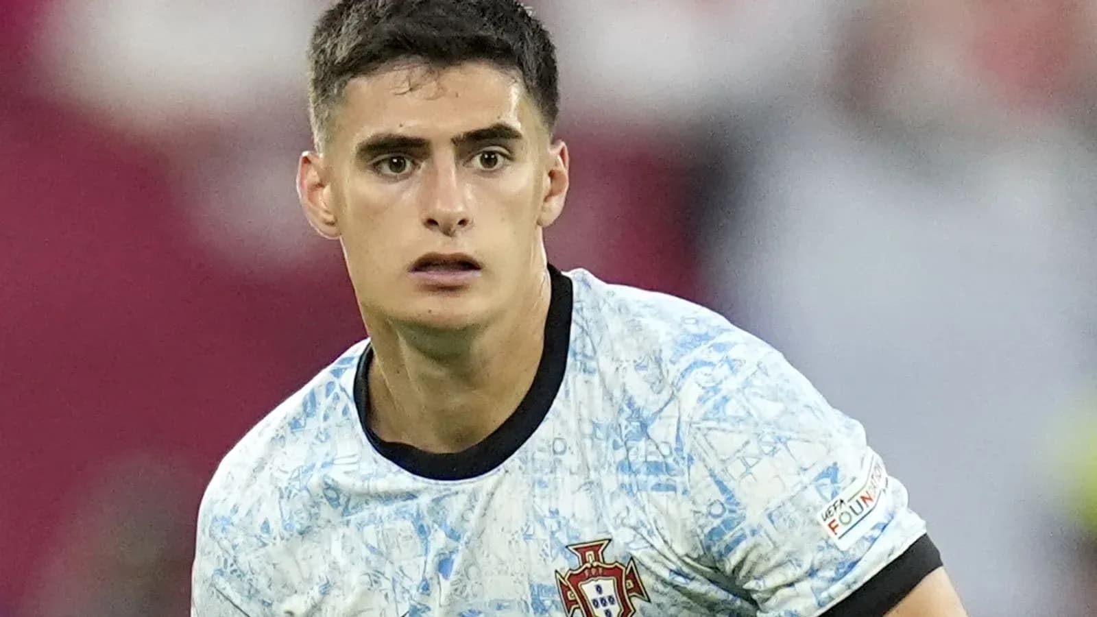 Joueur de l'équipe du Portugal en action sur le terrain