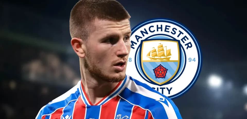 Joueur en maillot de Crystal Palace avec logo de Manchester City