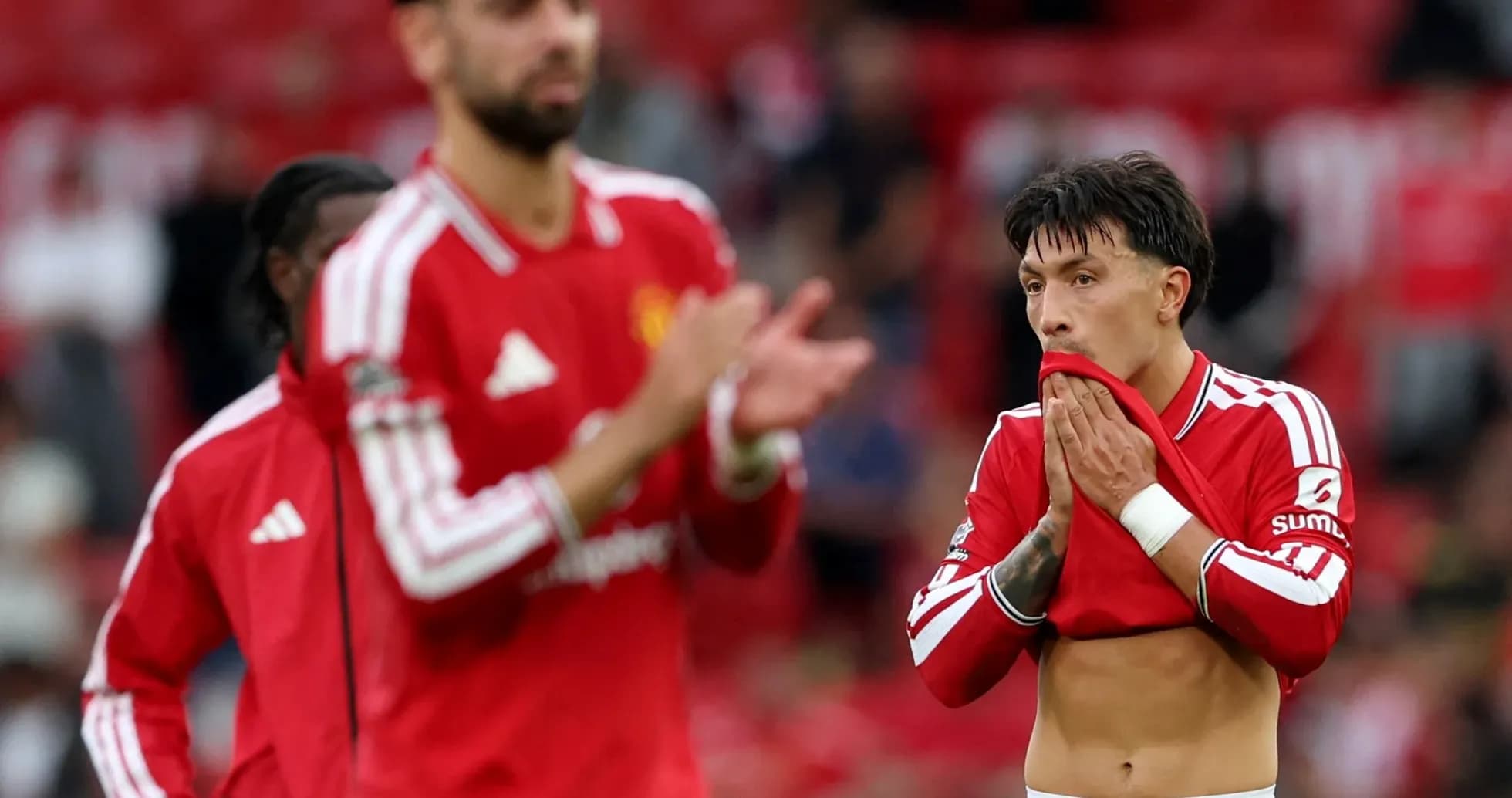 Joueurs de Manchester United applaudissant après un match