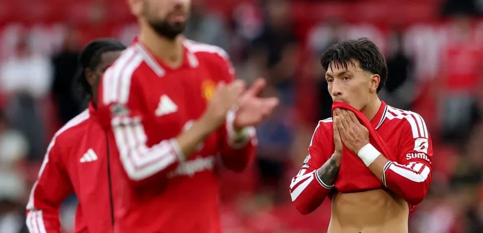 Joueurs de Manchester United applaudissant après un match