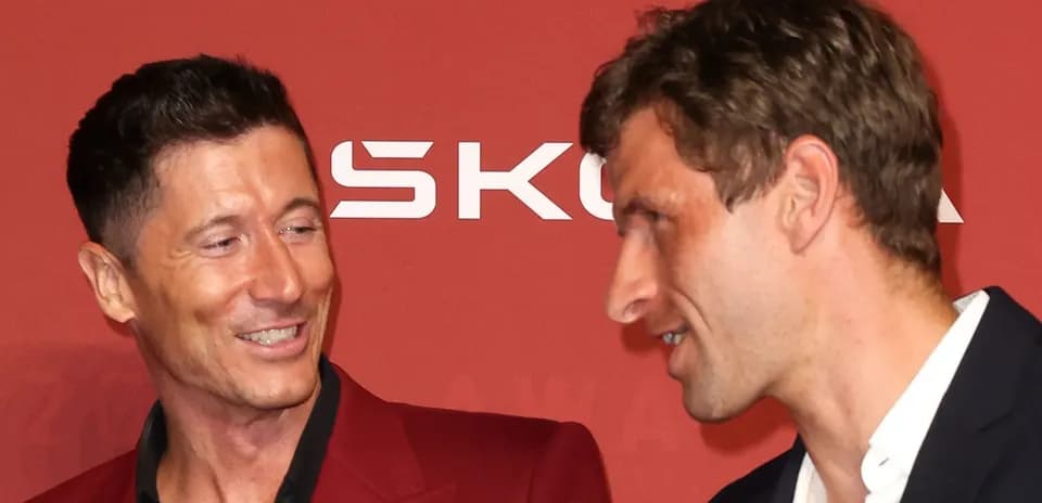 Deux joueurs discutant lors d'un événement sportif