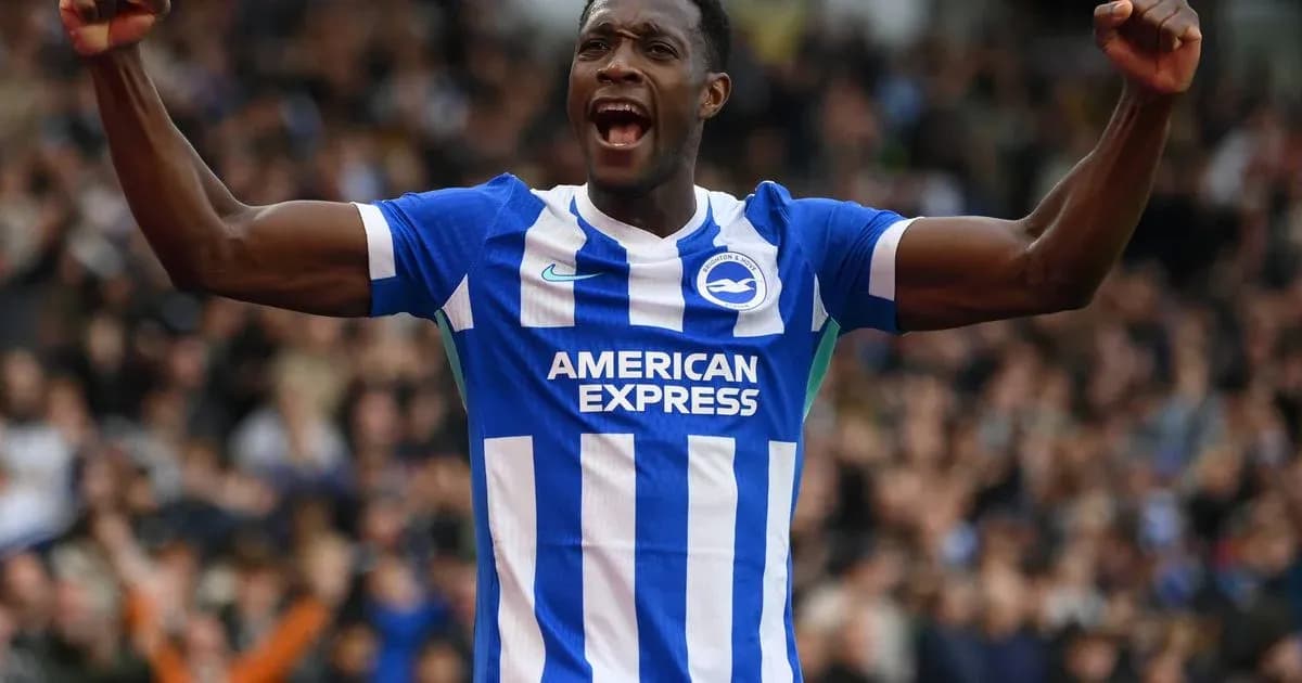 Joueur de Brighton célébrant un but devant les supporters