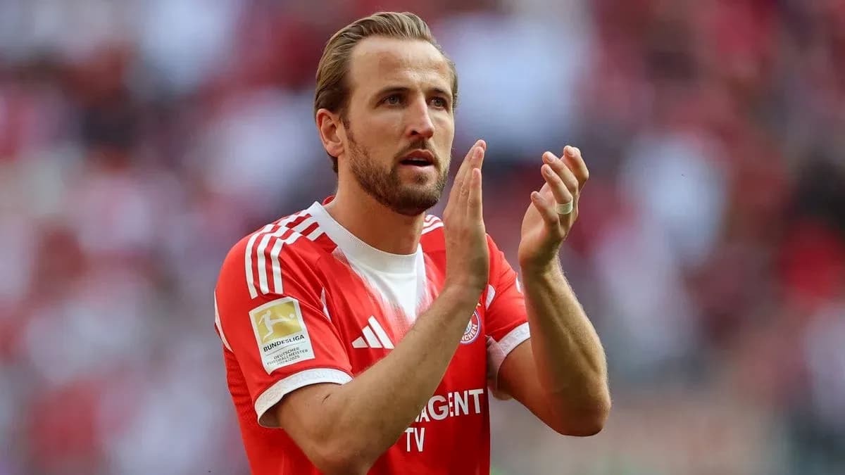 Joueur applaudissant sur le terrain après le match