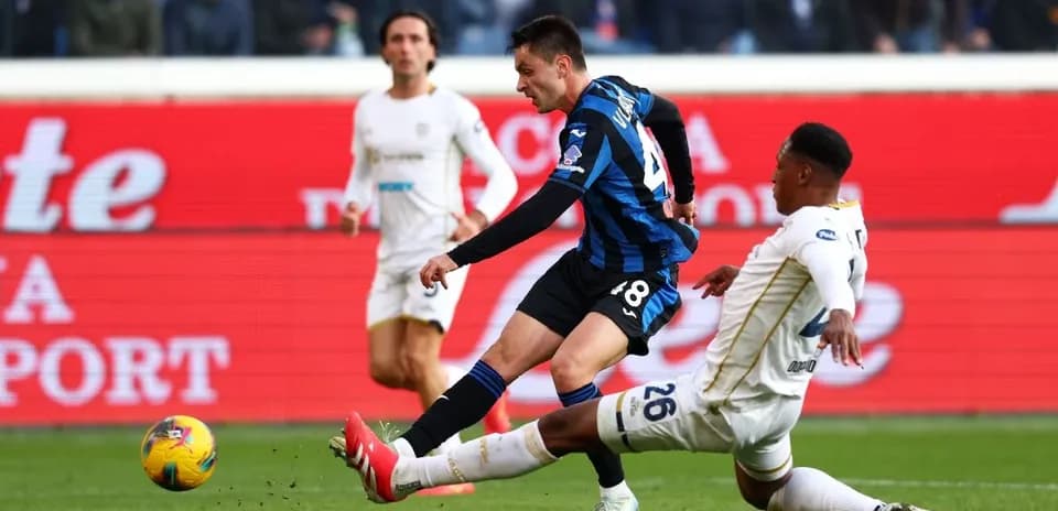 Action entre Cagliari et Atalanta en Serie A