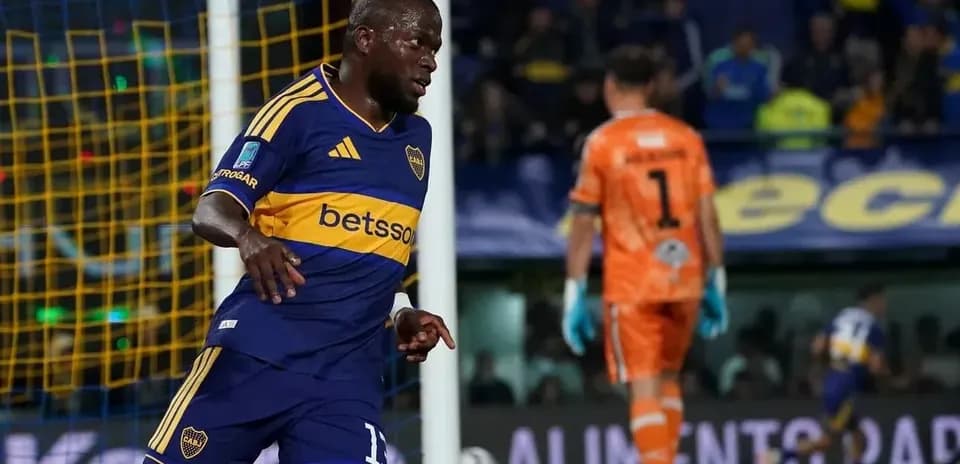 Joueur de Boca Juniors célébrant un but