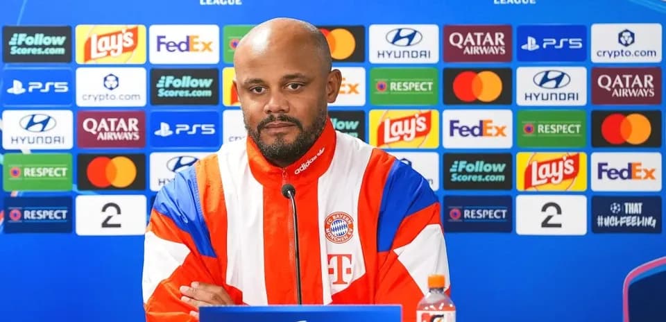 Entraîneur de Bayern Munich lors d'une conférence de presse