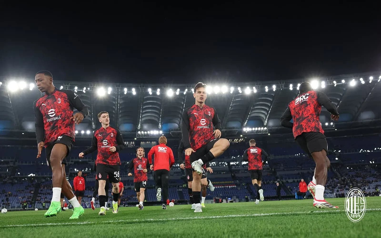 Joueurs de l'AC Milan s'échauffant avant le match
