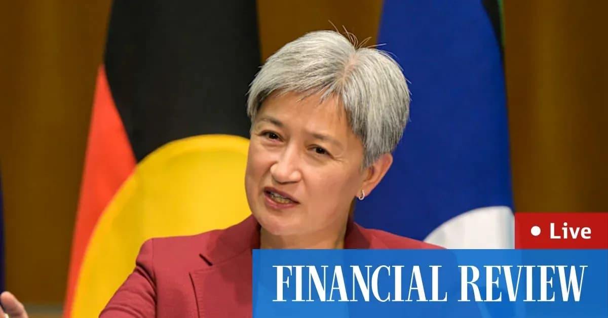 Person parlant lors d'une conférence de presse