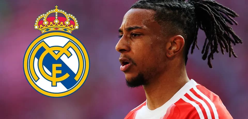 Joueur de football avec le logo du Real Madrid