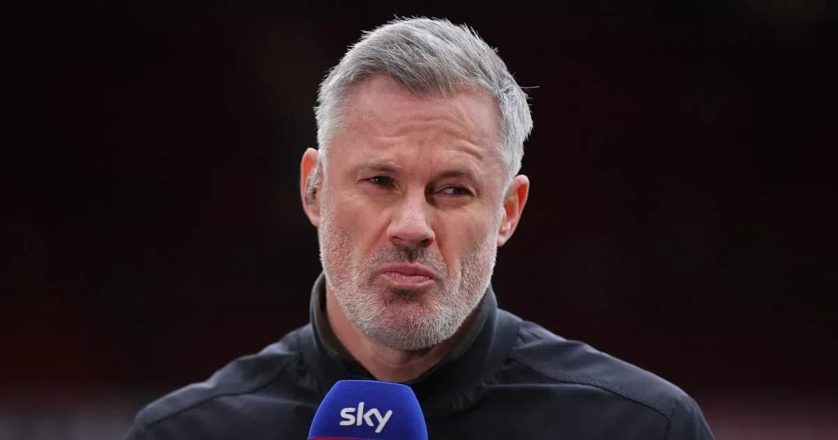 Analyste s'exprimant avec un micro Sky Sports