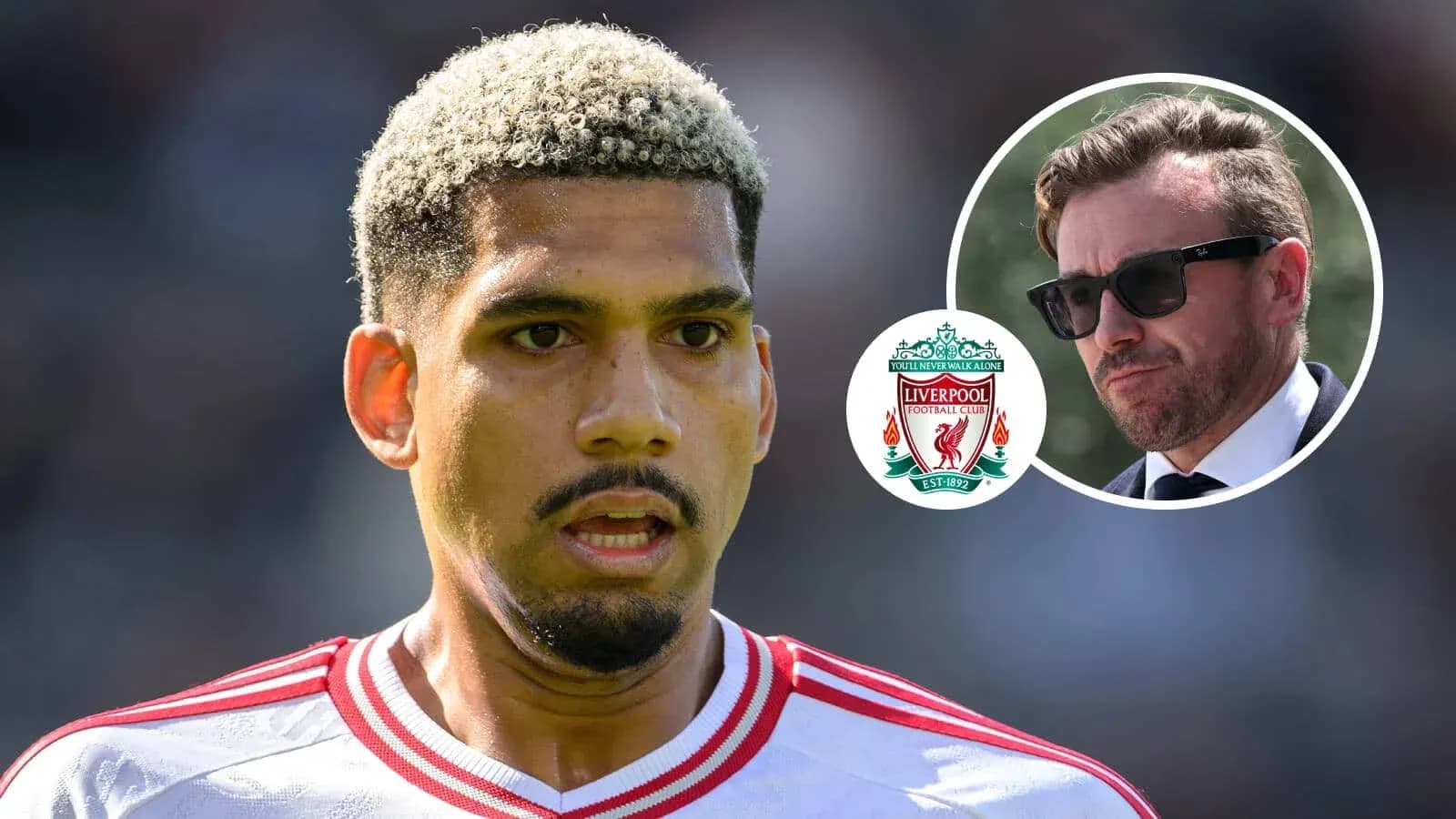 Joueur de football avec logo de Liverpool en arrière-plan