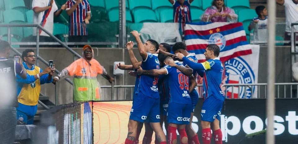 Joueurs de Bahia célébrant un but