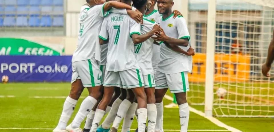 Joueurs de Kariobangi Sharks célébrant un but