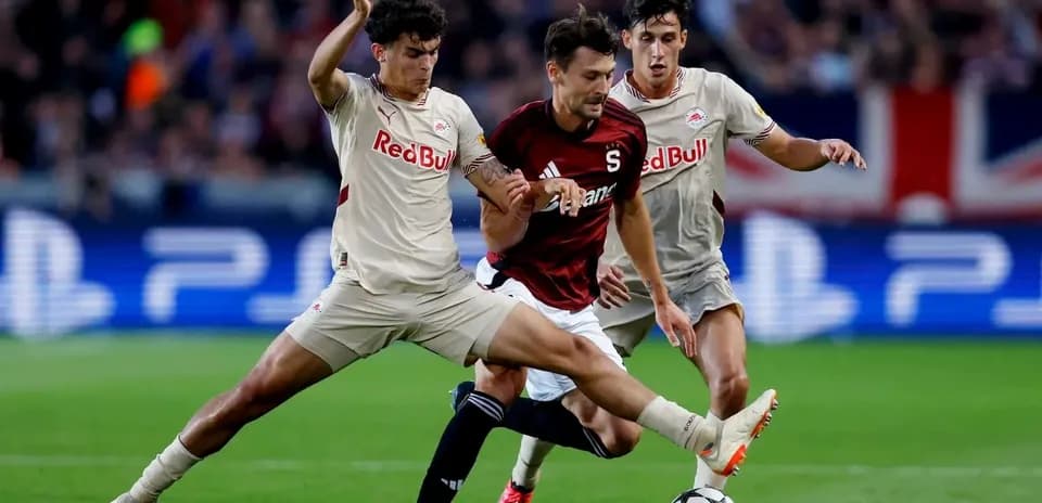 Deux joueurs de Red Bull Salzburg en action