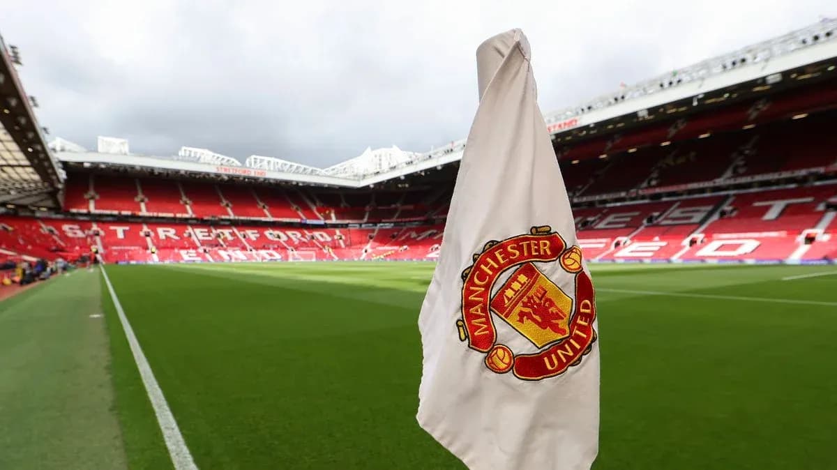 Drapeau de corner avec logo de Manchester United au stade