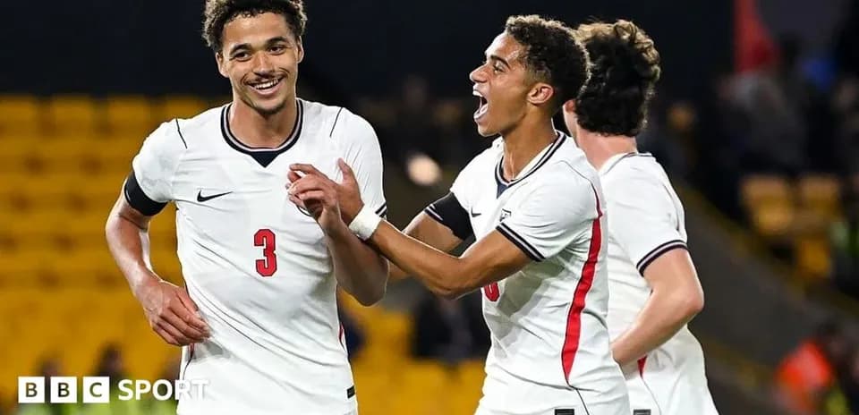 Joueurs célébrant un but lors d'un match