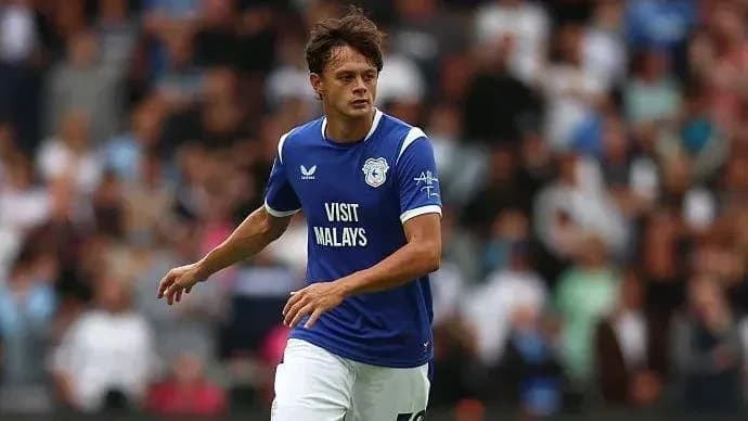 Joueur de Cardiff City en action sur le terrain