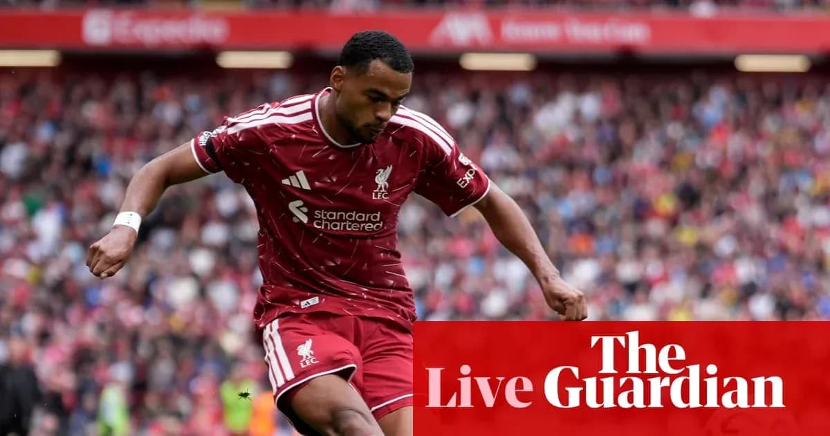 Joueur de Liverpool en action sur le terrain