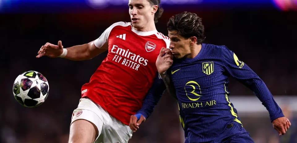 Joueurs d'Arsenal et d'Atlético en pleine action